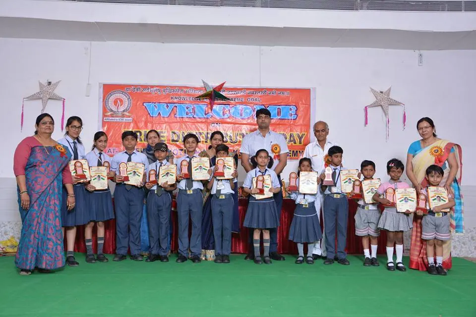 Students and teachers at a prize distribution ceremony.